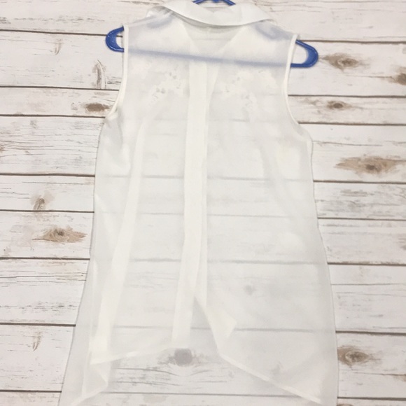 Kirra brand sheer sleeveless button down tunic - Picture 6 of 6